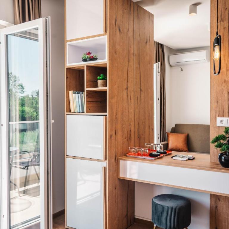 Apartments Cungu - Dvokrevetna Soba sa Bračnim Krevetom sa Balkonom i Pogledom na More - 2