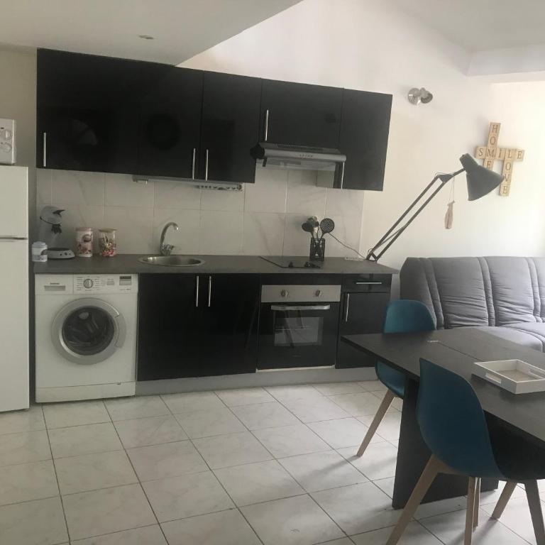 Charmant 3 pièces 3 eme etage - Appartement 2 Chambres - 15