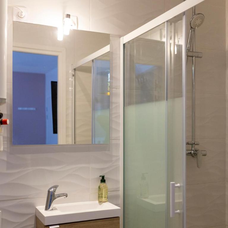 LOC TROTTEUR LE PIVOINE Studio Grand confort, Gare SNCF de Lourdes - Apartamento de 1 dormitorio - 11