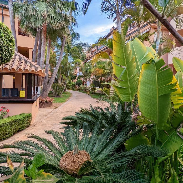 Marbella - Playa Alicate 2br holiday apartment - Two-Bedroom Apartment - 10