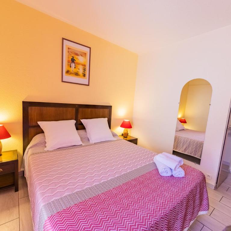 Brit Hotel Confort Hélios Agde - Chambre Double Économique - Piscine Chauffée et Parking Gratuit - 2