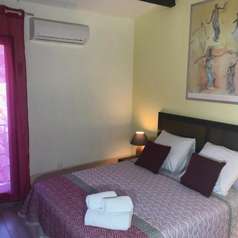 Brit Hotel Confort Hélios Agde - Chambre Double Économique - Piscine Chauffée et Parking Gratuit - 3