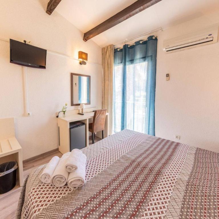 Brit Hotel Confort Hélios Agde - Chambre Double Exclusive - Piscine Chauffée et Parking Gratuit - 2
