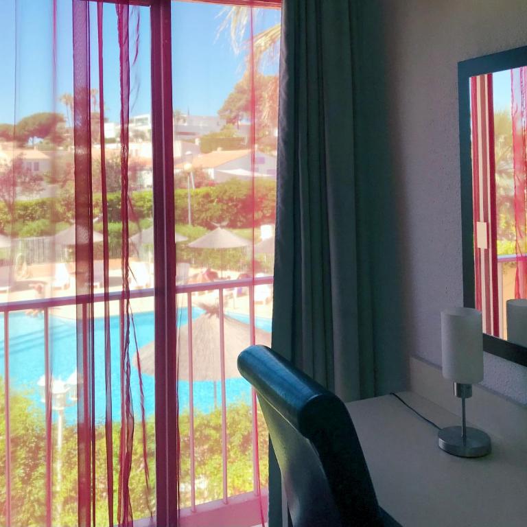 Brit Hotel Confort Hélios Agde - Chambre Double Exclusive - Piscine Chauffée et Parking Gratuit - 5