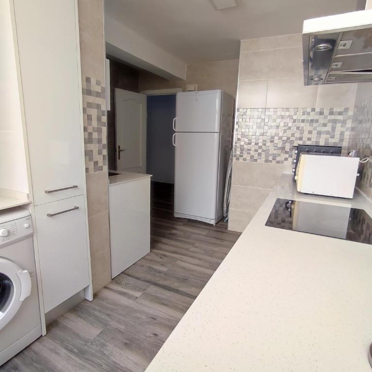 Piso apartamento 3 dormitorios, aire acondicionado - Appartamento con 3 Camere da Letto - 11