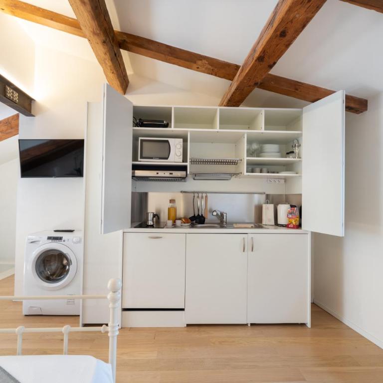 Palazzina Schiavoni by Sarlux - Apartment with Balcony - 12