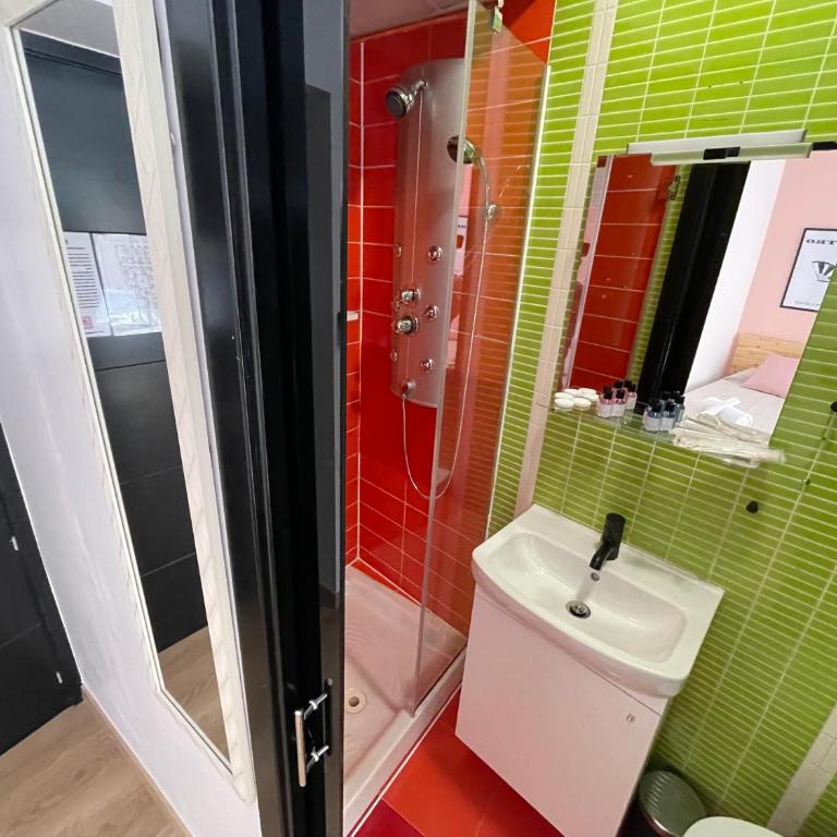 OPERA ROOMS - Habitación Triple con baño privado - 1