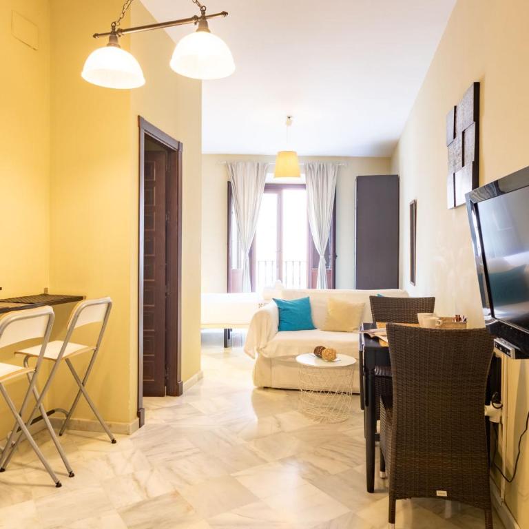 Puerta San Esteban - Estudio con balcón - 3