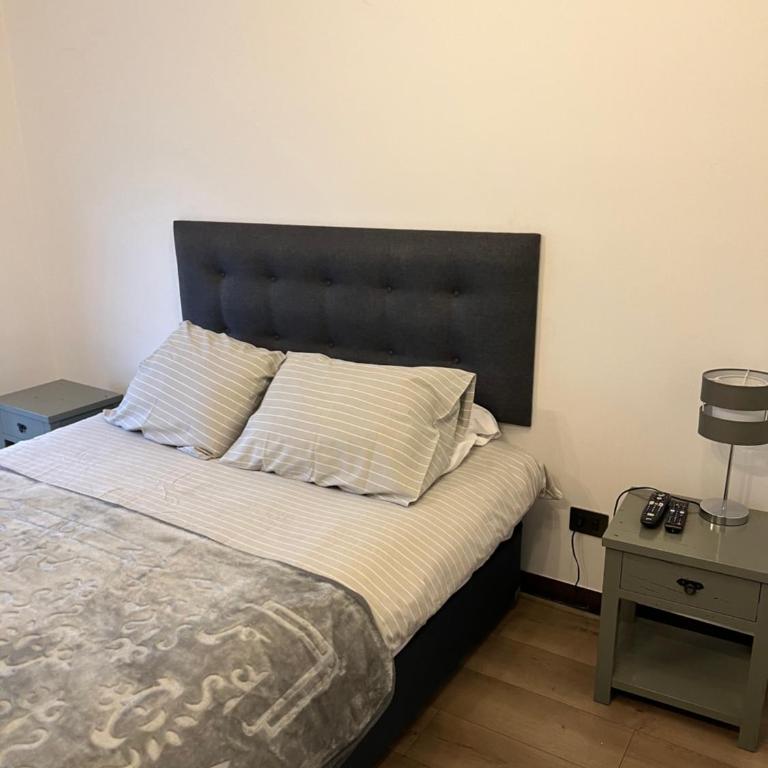 18 Metros , Costado Clinica las Condes ,hasta 5 personas - Apartamento de 2 dormitorios - 4