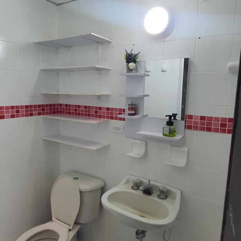 Portal Norte 170 ACOGEDORAS HABITACIONES CON TODOS LOS SERVICIOS - Habitación Doble con baño privado - 3