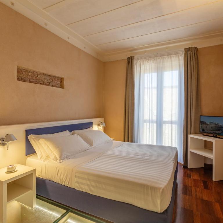 Residence La Gancia - Junior Suite with City View - 3