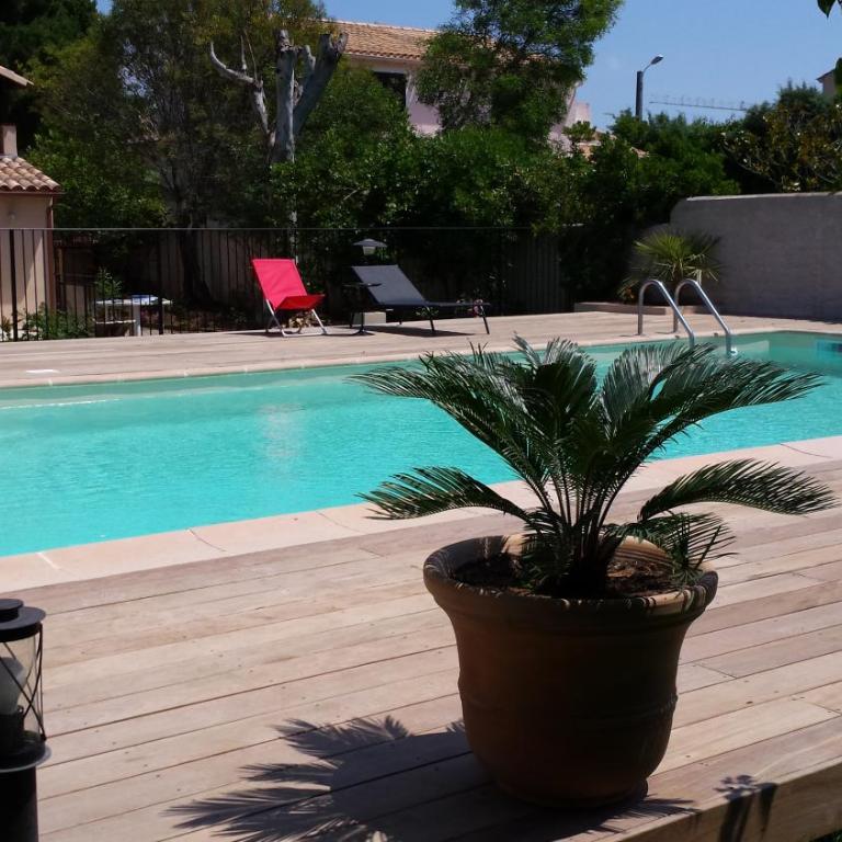 Studio de charme, piscine et mer à pieds - Studio - Vue sur Piscine - 7