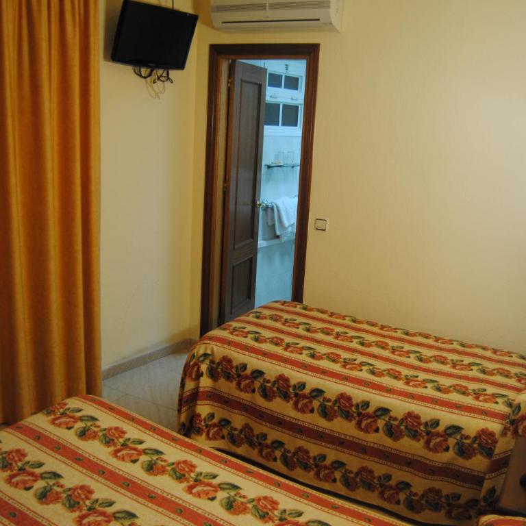 Hostal Italia - Habitación Doble - 1 o 2 camas - 6