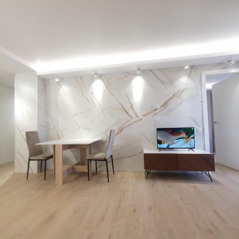 SALOU ,APARTAMENTO CON PISCINA y Wifi - Two-Bedroom Apartment - 3