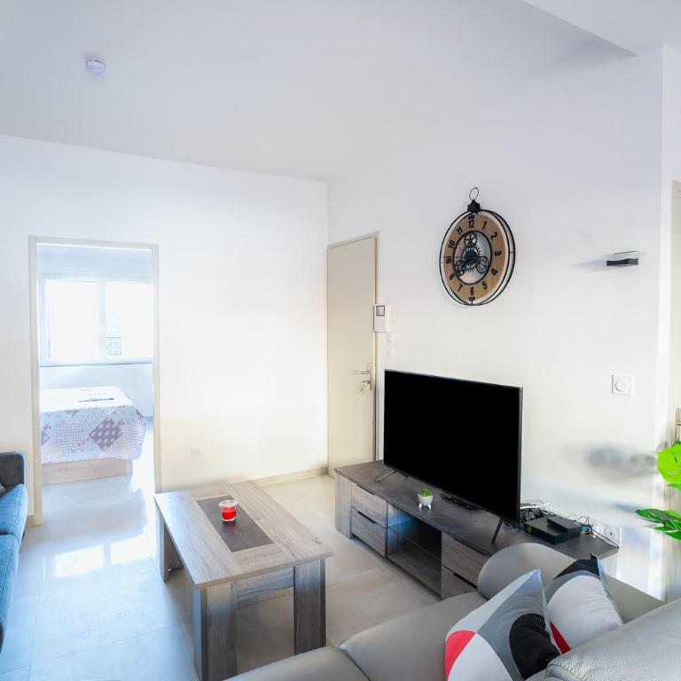 Superbe appartement à 2 pas des Halles, Climatisé, terrasse, garage - Appartement 1 Chambre - 8