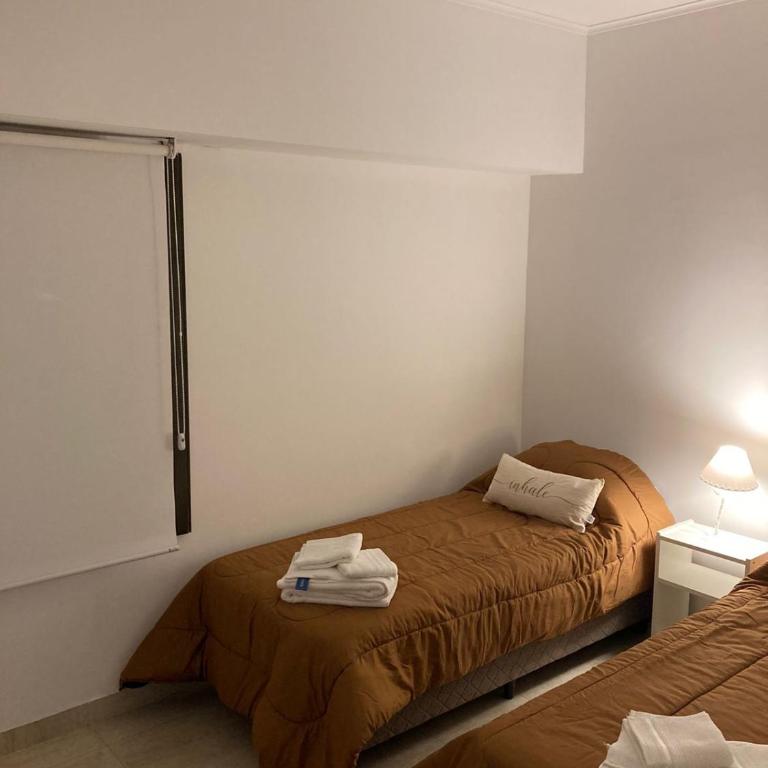 Sixto con cochera a dos cuadras del hospital DR Raul Matera y a 5 cuadras del HAM - Apartamento de 1 dormitorio - 12