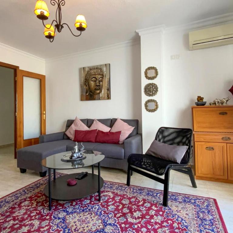 Stunning Apartment In Torrevieja - Apartamento de 3 dormitorios - 5