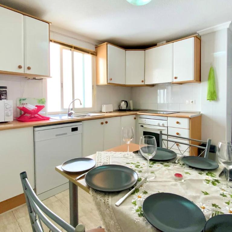 Stunning Apartment In Torrevieja - Apartamento de 3 dormitorios - 7