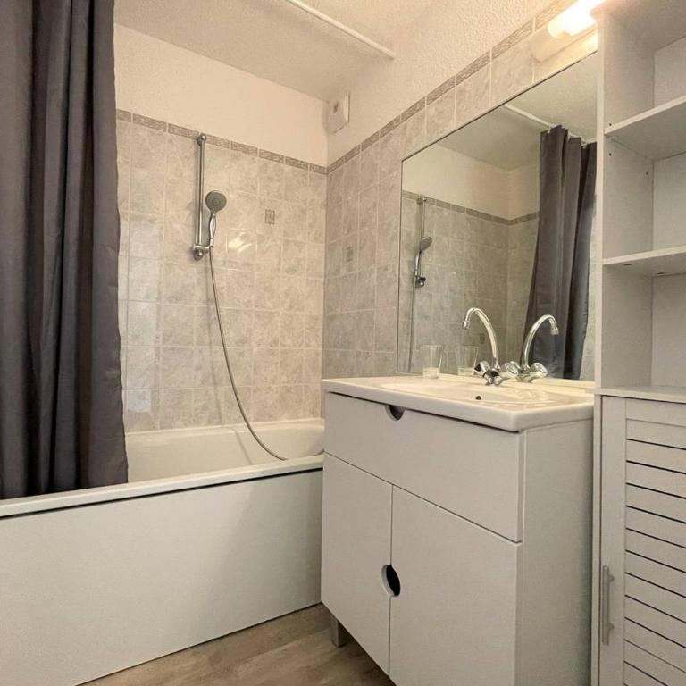 Duplex 3 pièces rénové avec loggia et garage, cœur de Briançon, proche télécabine, 4-6 couchages - FR-1-330C-130 - Appartement - 6
