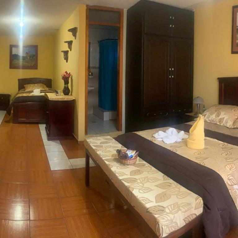 Hostal Jora Continental - Habitación Familiar con baño - 15