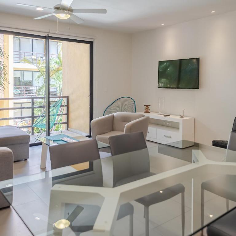 Beautiful 2 bedroom apartment with pool in downtown Playa - Two-Bedroom Apartment - 4