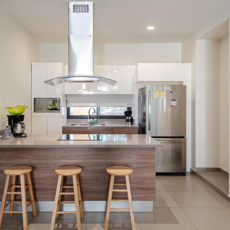 Beautiful 2 bedroom apartment with pool in downtown Playa - Two-Bedroom Apartment - 5