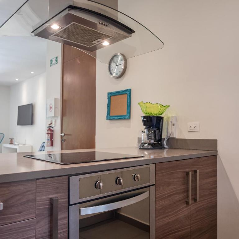 Beautiful 2 bedroom apartment with pool in downtown Playa - Two-Bedroom Apartment - 17