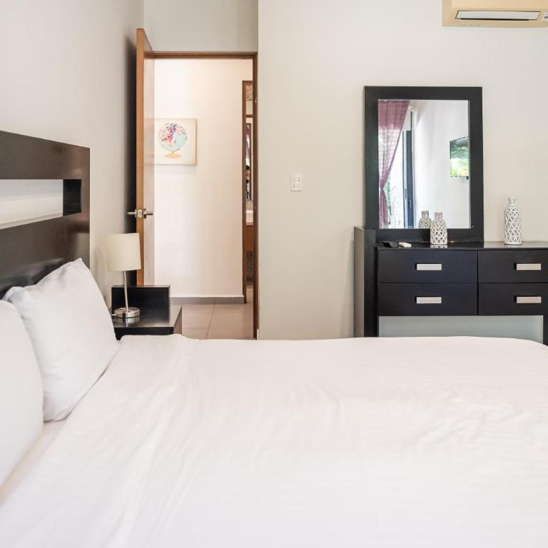 Beautiful 2 bedroom apartment with pool in downtown Playa - Two-Bedroom Apartment - 19