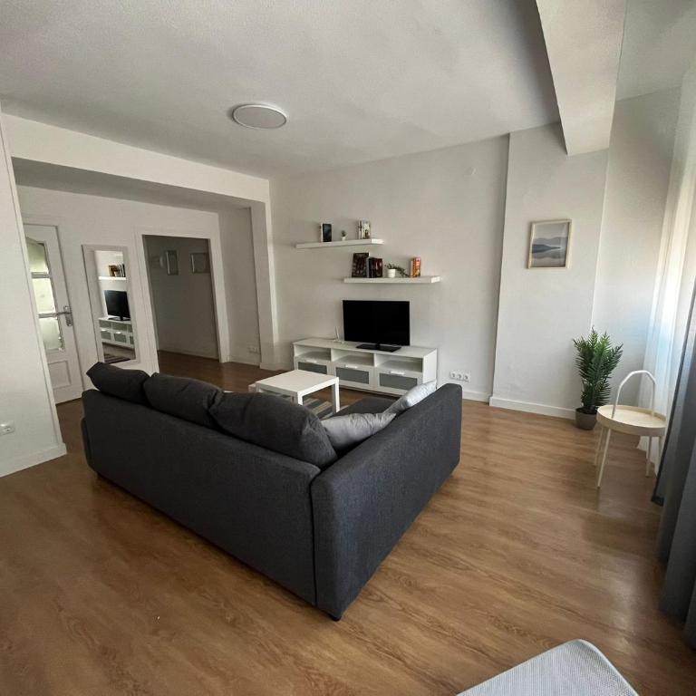 Estupendo apartamento en Estación-Centro, WIFI, Agua por Osmosis - Apartamento de 3 dormitorios - 2