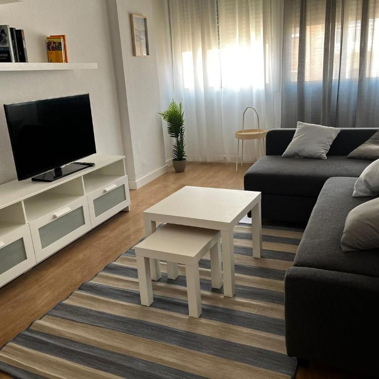 Estupendo apartamento en Estación-Centro, WIFI, Agua por Osmosis - Apartamento de 3 dormitorios - 3