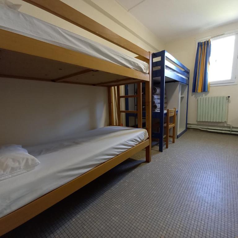 Auberge de jeunesse HI Poitiers - Bed in 5-Bed Male Dormitory – Shared Bathroom - 1