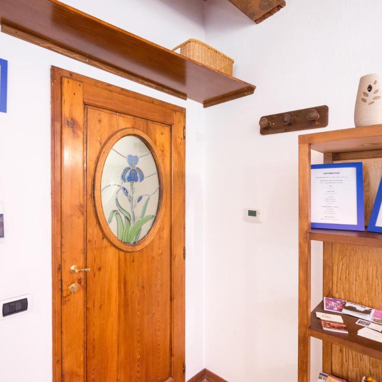 Laura Holiday House - One-Bedroom Apartment - 9