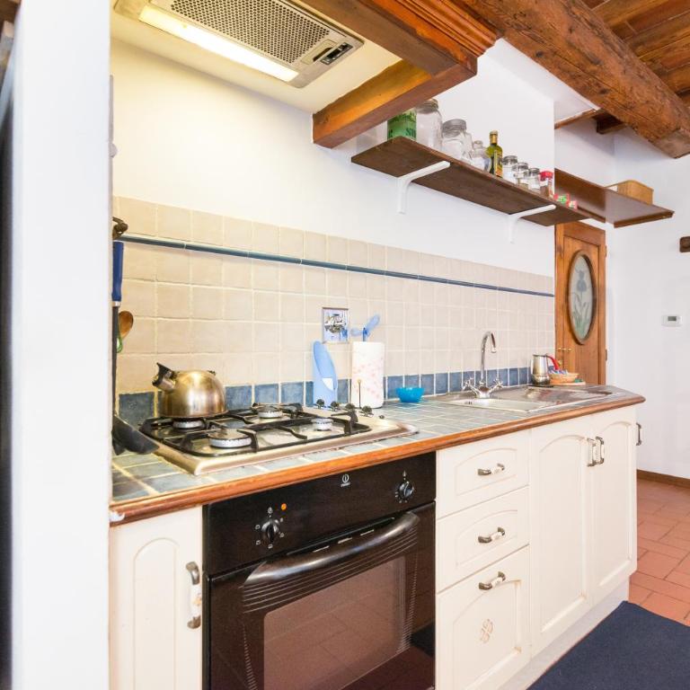 Laura Holiday House - One-Bedroom Apartment - 10