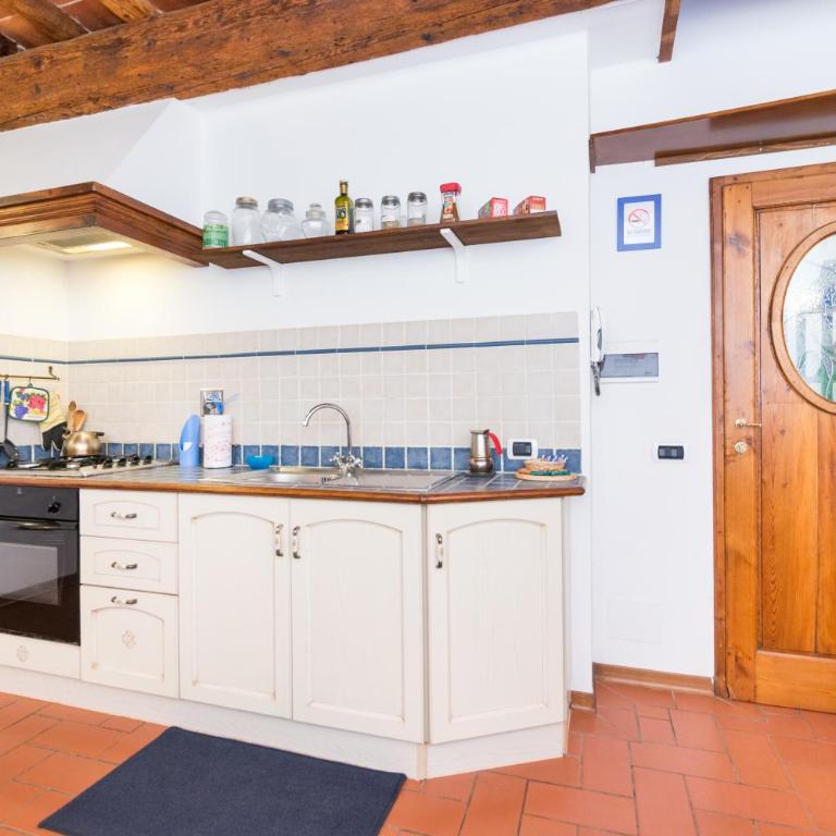 Laura Holiday House - One-Bedroom Apartment - 11