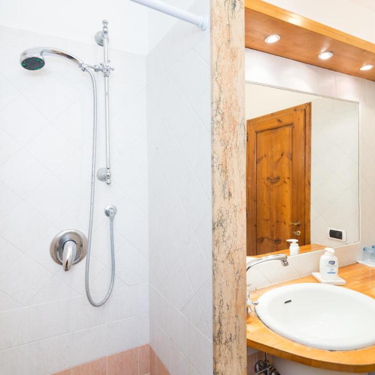 Laura Holiday House - One-Bedroom Apartment - 16