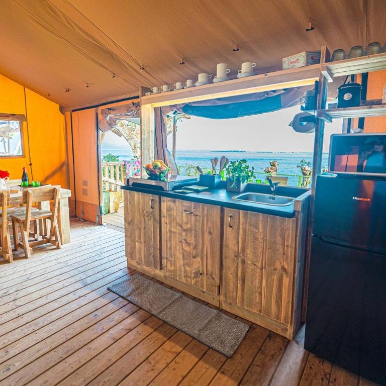 Village & Glamping Riva Blu - Deluxe Zelt mit Seeblick - 5