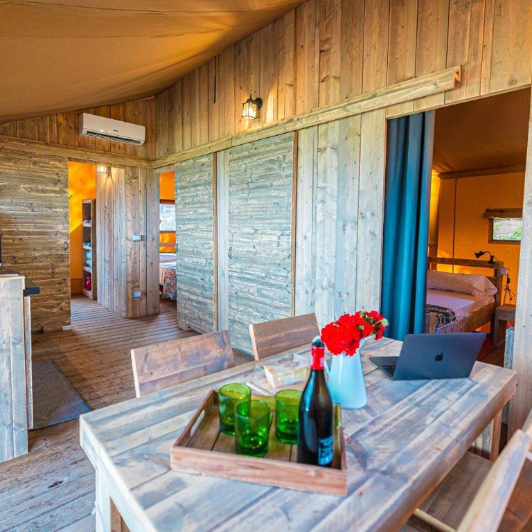 Village & Glamping Riva Blu - Deluxe Zelt mit Seeblick - 9