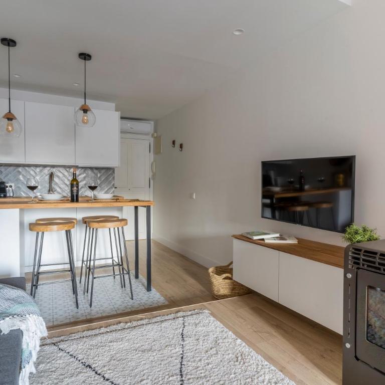 Cathedral Suite Home - Loft - 4