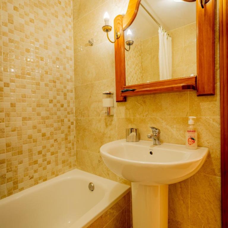 Hotel La Morena - Habitación Doble Deluxe con balcón - 10