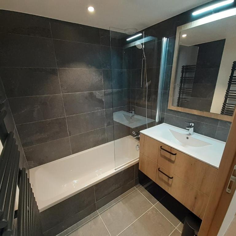 Superbe appartement T3 4 étoiles terrasse accès spa - Appartement 2 Chambres - 10