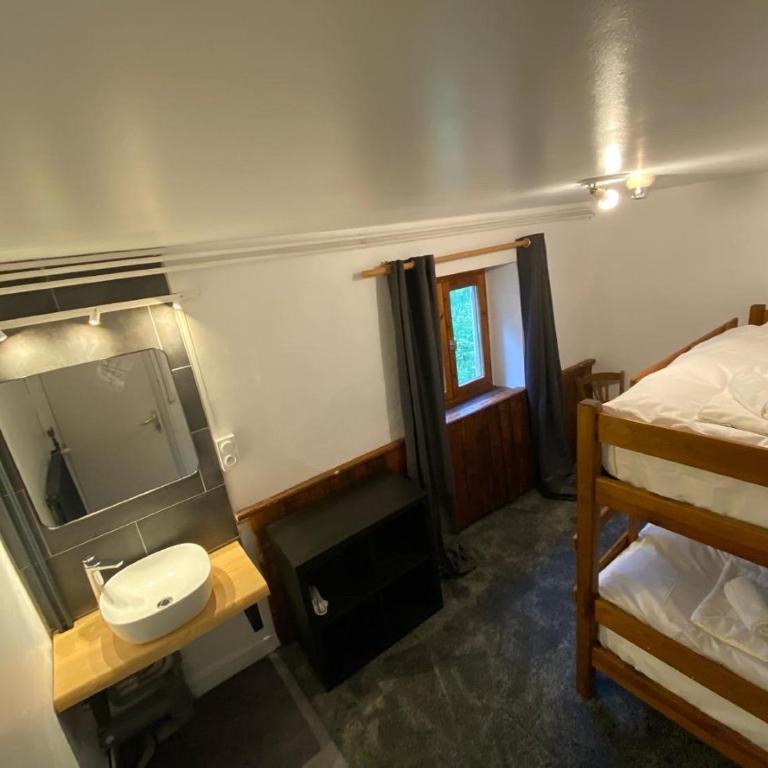 RestAuberge La Reine Meije - Chambre Double - Vue sur Parc - 1