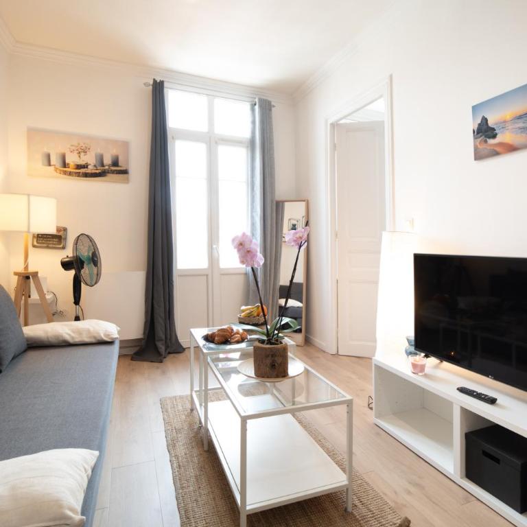 Private Independant flat - Lourdes city center - 2 Balconies - Appartamento con 1 Camera da Letto - 3
