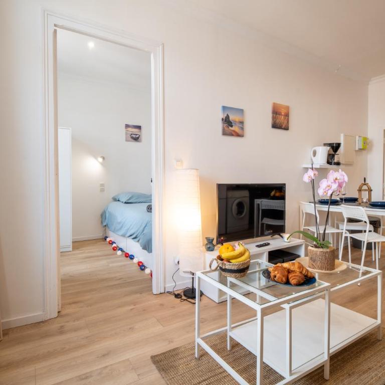Private Independant flat - Lourdes city center - 2 Balconies - Appartamento con 1 Camera da Letto - 4