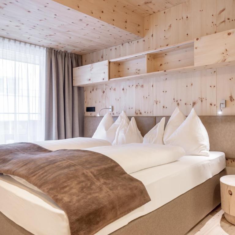 Hotel Olympia - Doppelzimmer mit Balkon - 5