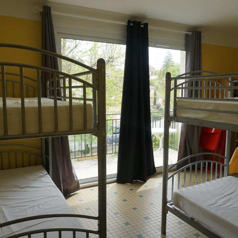 Gîte des Grands Causses - Chambre Familiale avec Salle de Bains Commune - 1