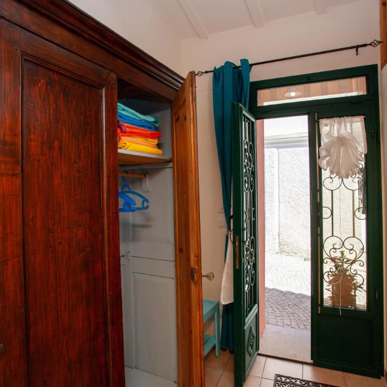 Genius Loci Cozy house with garden in the old town - One-Bedroom Apartment - 10