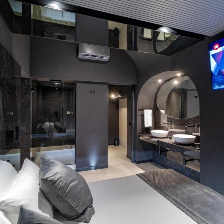 4 Suites " unconventional living rooms " - King Room with Spa Bath - 2