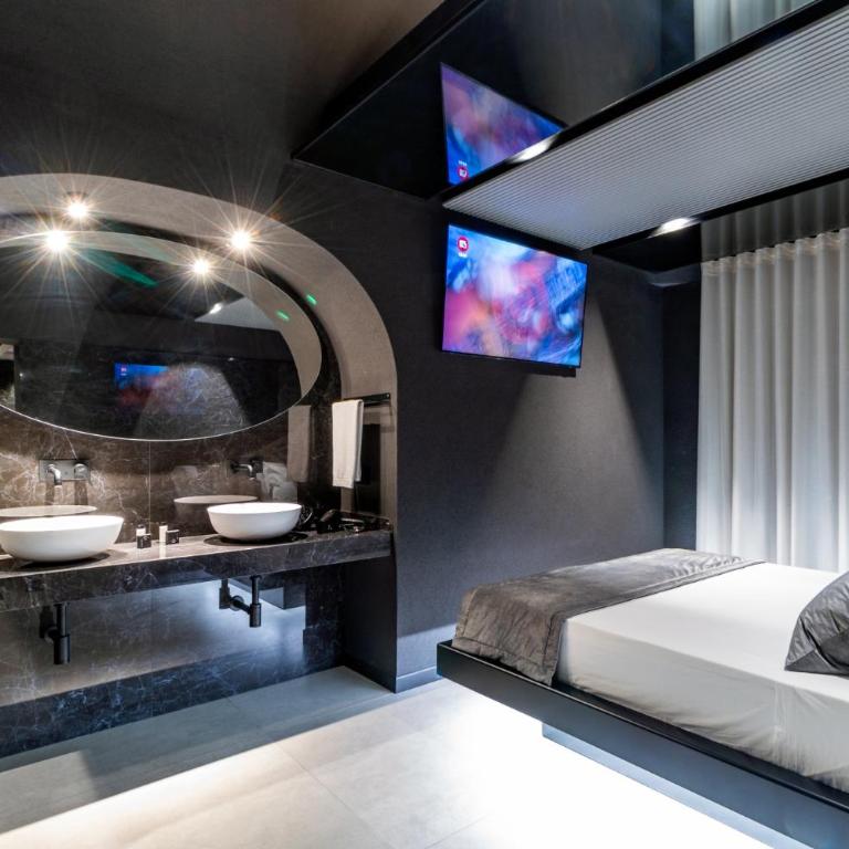 4 Suites " unconventional living rooms " - King Room with Spa Bath - 1