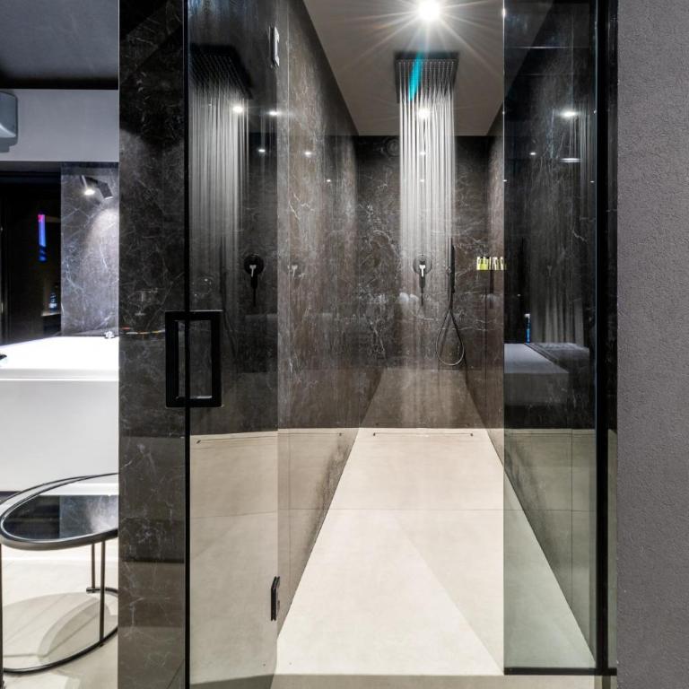 4 Suites " unconventional living rooms " - King Room with Spa Bath - 9