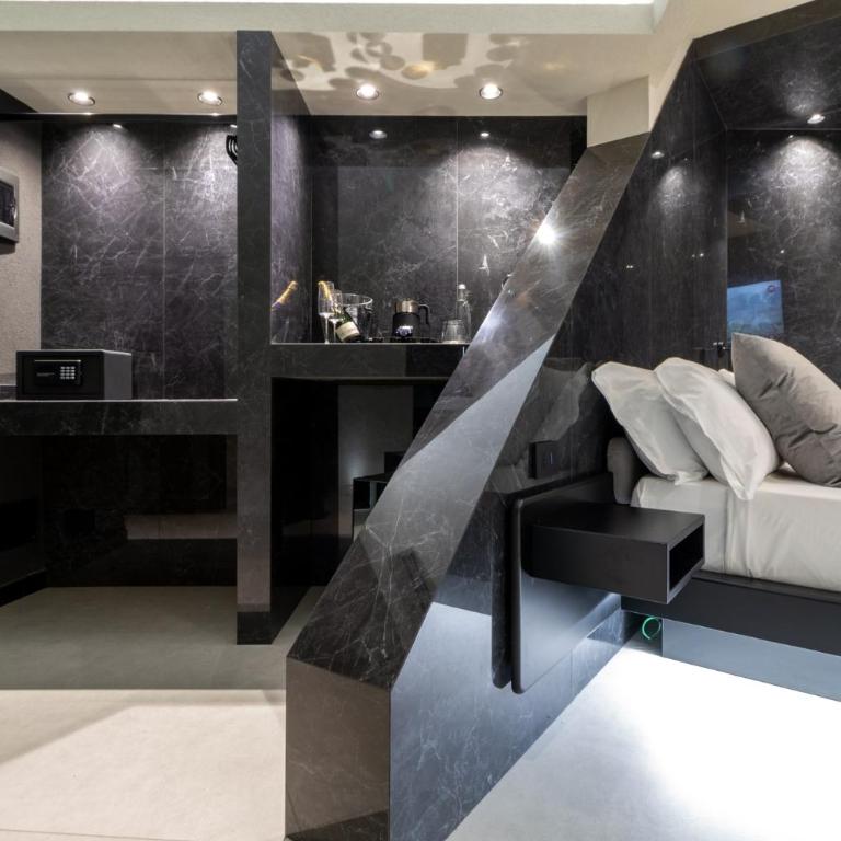 4 Suites " unconventional living rooms " - Queen Room with Balcony - 6